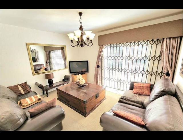 5 BEDROOM HOUSE FOR SALE IN HURLINGHAM